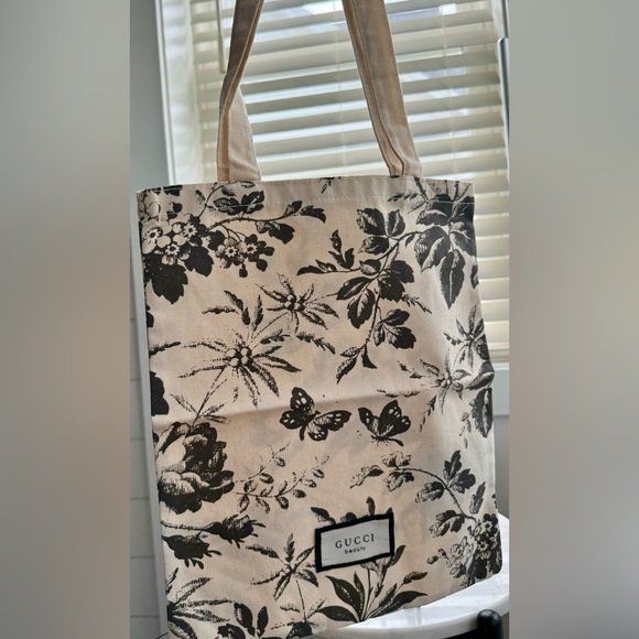 Gucci Handbags - Gucci Tote